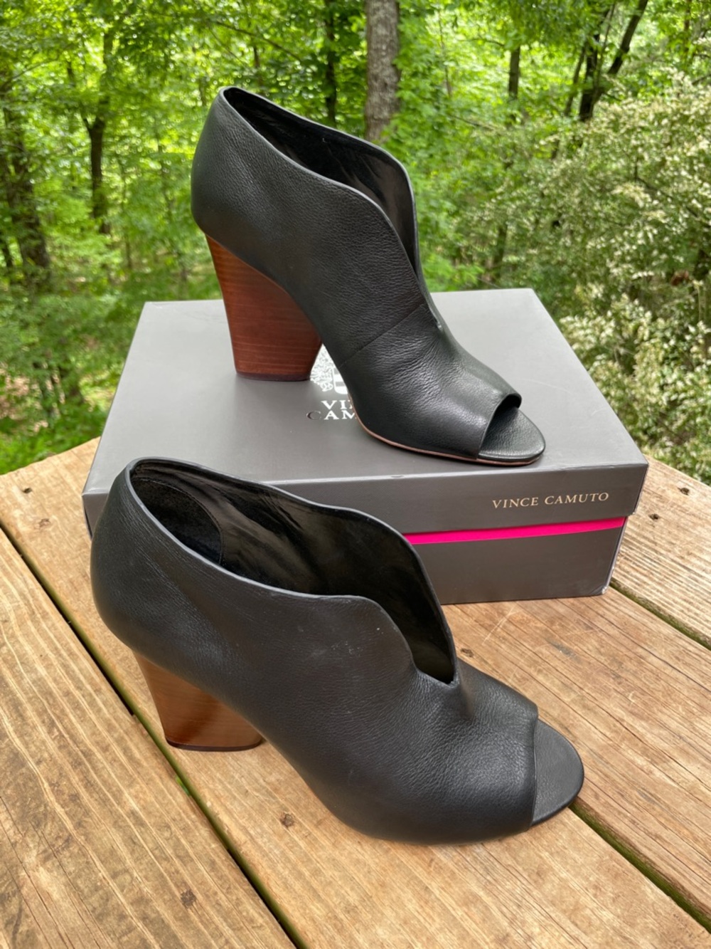 VINCE CAMUTO ANDRITA BLACK LEATHER PEEP-TOE BOOTIES Sz 10